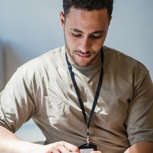 خيط معلق تلفون أبو قفل