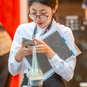 خيط معلق تلفون نسائي زجاجي