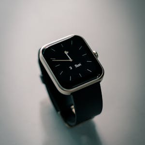 ساعة يد اسود عادي سمارت