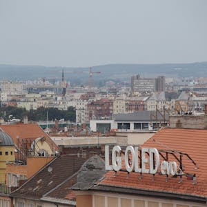 بطارية ال جي 210 فضي